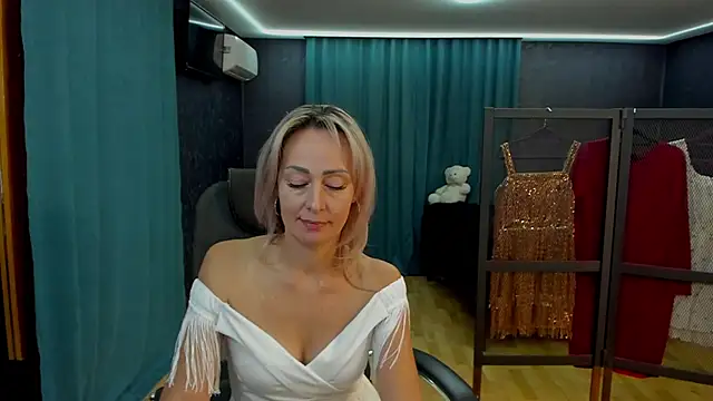 Julia Cherry  online show from 10-11-25, 02:18