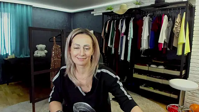 Snapshot of Julia_Cherry_ chatting on 02-18-26, 09:50 Julia Cherry online show from 02-18-26, 09:50