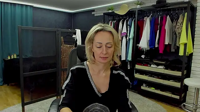 Julia Cherry  online show from 03-07-26, 04:23