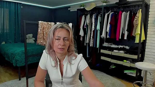 Julia Cherry  online show from 01-16-26, 12:42