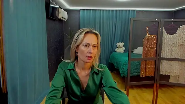 Julia Cherry  online show from 10-06-25, 12:50