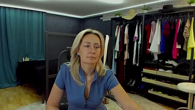 Julia Cherry  online show from 03-05-26, 03:52