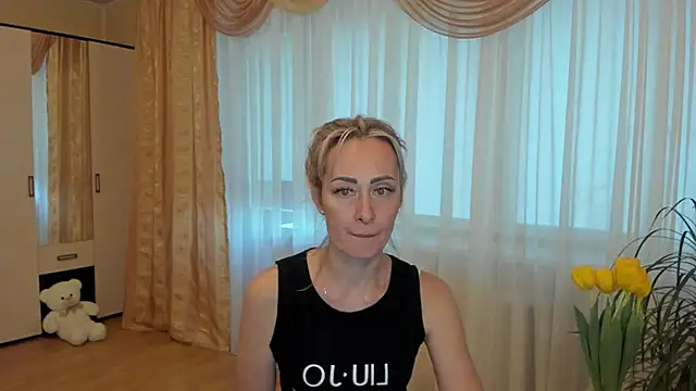 Julia Cherry  online show from 03-08-25, 02:08