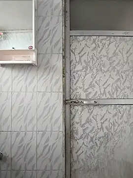 surabhi09 online show from 10-28-25, 08:02