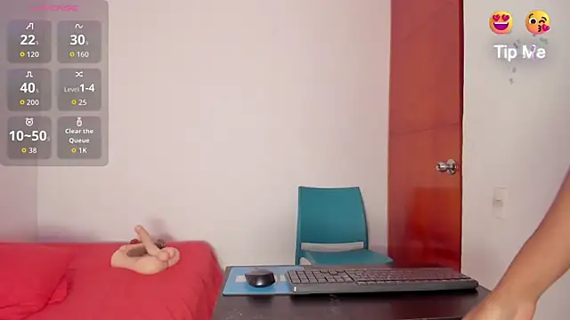 Zoey Donovan online show from 11-07-25, 08:24