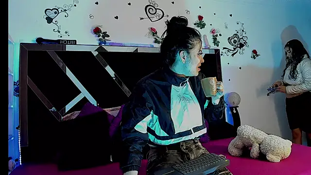 Snapshot of thedream_girls chatting on 10-18-25, 12:29 thedream girls online show from 10-18-25, 12:29