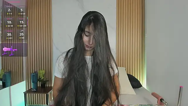 Julia Martinez  online show from 02-25-26, 11:43