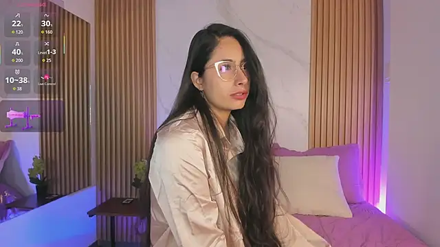 Julia Martinez  online show from 03-26-26, 11:30