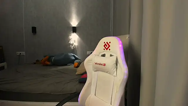 Kleo Godde online show from 10-11-25, 01:17