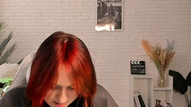 Snapshot of EdlaHatter chatting on 12-05-24, 07:10 EdlaHatter online show from 12-05-24, 07:10