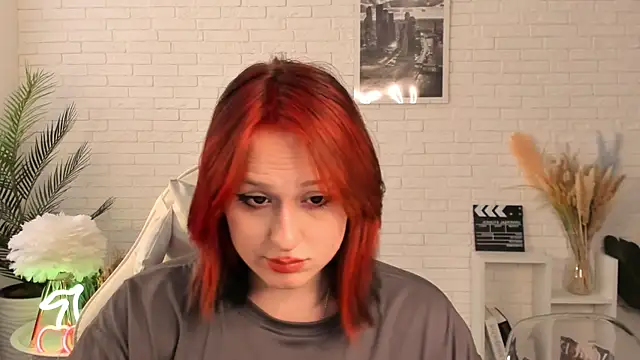 Snapshot of EdlaHatter chatting on 12-04-24, 09:45 EdlaHatter online show from 12-04-24, 09:45