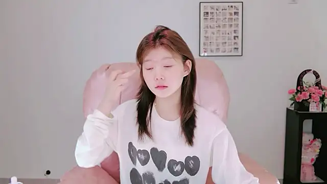 yangyang-1115 online show from 05-15-26, 04:21