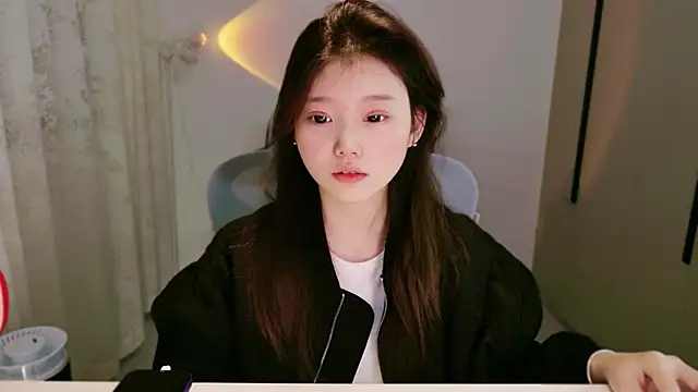 yangyang-1115 online show from 12-05-25, 04:44