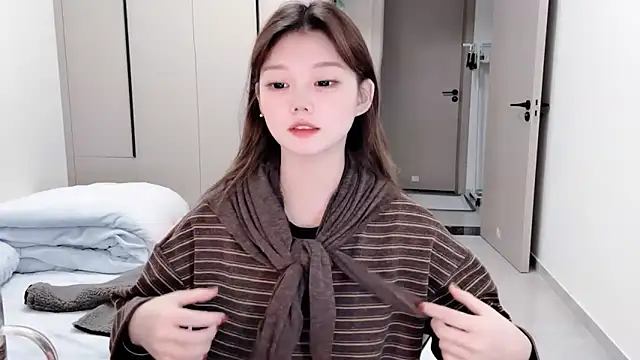 yangyang-1115 online show from 11-04-25, 04:16