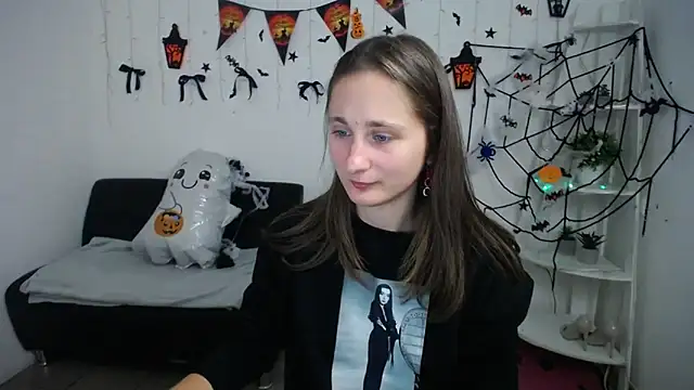 MichelLeee online show from 10-31-25, 12:13