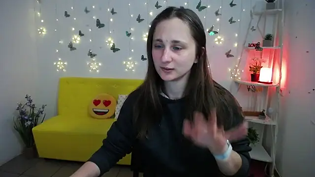 Snapshot of MichelLeee chatting on 04-23-26, 11:27 MichelLeee online show from 04-23-26, 11:27