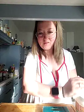 Lillyloo  online show from 03-10-26, 07:23