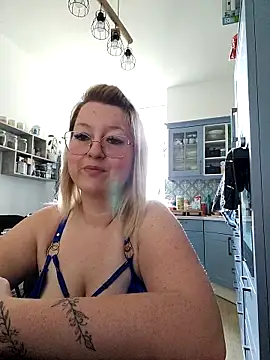 Snapshot of Lillyloo_ chatting on 03-10-25, 11:23 Lillyloo online show from 03-10-25, 11:23