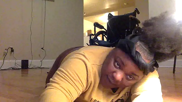 Snapshot of Cocabugattibad chatting on 02-04-25, 11:16 Cocabugattibad online show from 02-04-25, 11:16