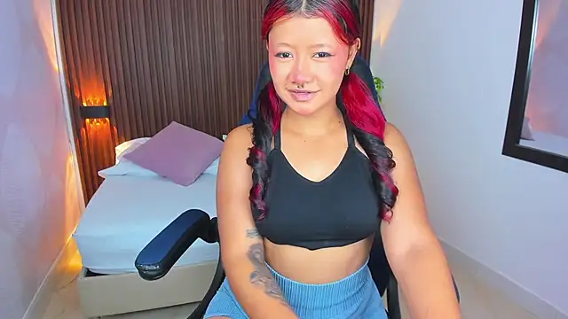 aurora johnson  online show from 03-09-25, 02:18