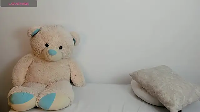 aurora johnson  online show from 11-13-25, 06:06