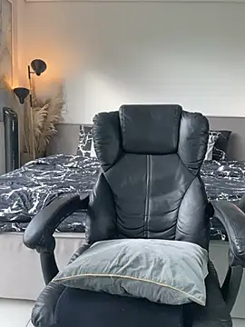 DimitriSullivan  online show from 01-14-26, 01:04