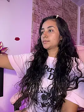 Snapshot of Lady_Rey chatting on 02-20-26, 01:46 Lady Rey online show from 02-20-26, 01:46