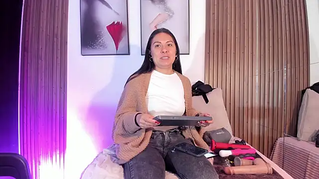 Ella Rousse online show from 02-14-26, 03:56