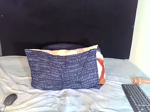 RayaBae online show from 12-23-25, 12:11