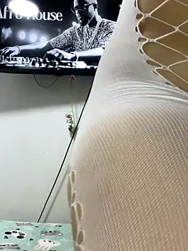 Leyna Kenet online show from 11-07-25, 09:52