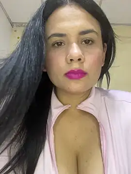Snapshot of Leyna_Kenet chatting on 05-17-26, 01:38 Leyna Kenet online show from 05-17-26, 01:38