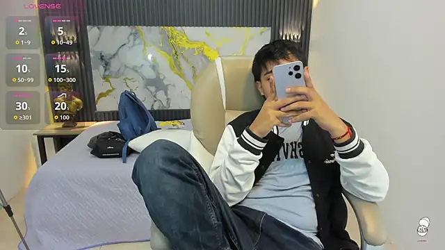 Snapshot of AndrewPherson chatting on 09-18-25, 01:03 AndrewPherson online show from 09-18-25, 01:03