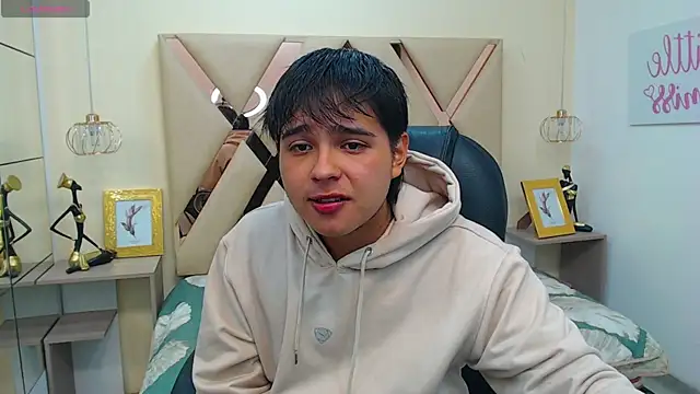 Snapshot of AndrewPherson chatting on 02-27-25, 12:12 AndrewPherson online show from 02-27-25, 12:12