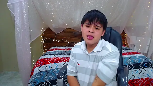 Snapshot of AndrewPherson chatting on 03-06-25, 06:26 AndrewPherson online show from 03-06-25, 06:26