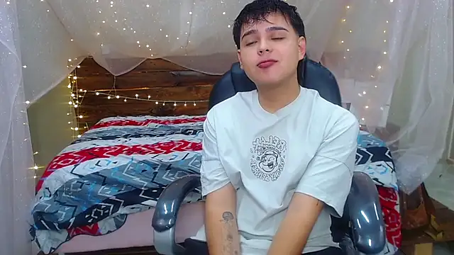 Snapshot of AndrewPherson chatting on 03-07-25, 12:23 AndrewPherson online show from 03-07-25, 12:23