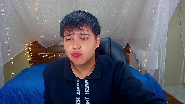 Snapshot of AndrewPherson chatting on 02-21-25, 12:27 AndrewPherson online show from 02-21-25, 12:27