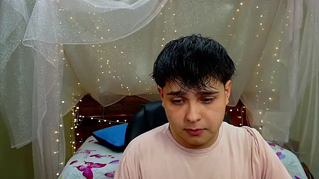 Snapshot of AndrewPherson chatting on 03-11-25, 12:17 AndrewPherson online show from 03-11-25, 12:17