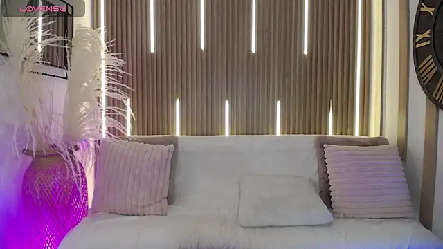 Aniie Doll online show from 11-21-25, 08:30