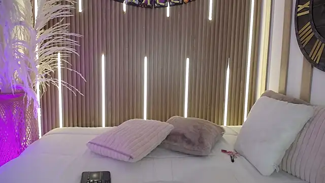 Aniie Doll online show from 10-17-25, 08:21