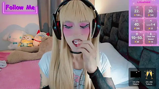 Snapshot of Kirmyy_ chatting on 03-10-25, 10:45 Kirmyy online show from 03-10-25, 10:45