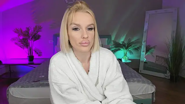 Snapshot of Lana_kitty__ chatting on 07-23-26, 04:32 Lana kitty online show from 07-23-26, 04:32