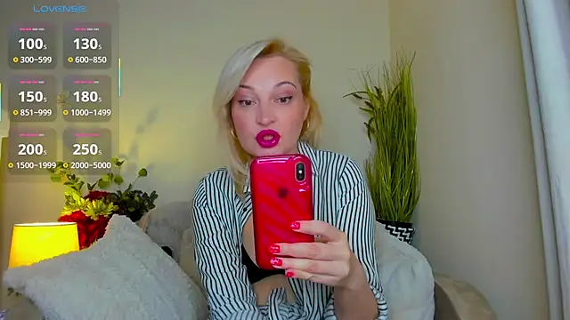 Snapshot of Milena_candyy chatting on 04-28-26, 06:56 Milena candyy online show from 04-28-26, 06:56