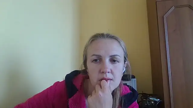 Snapshot of Milaniya261 chatting on 06-19-26, 12:55 Milaniya261 online show from 06-19-26, 12:55
