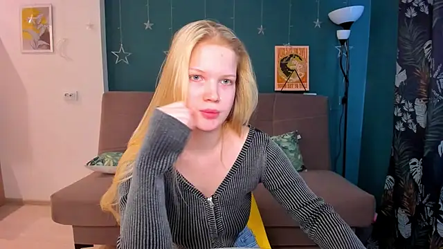 Snapshot of Xloe_Queen chatting on 02-10-25, 09:25 Xloe Queen online show from 02-10-25, 09:25