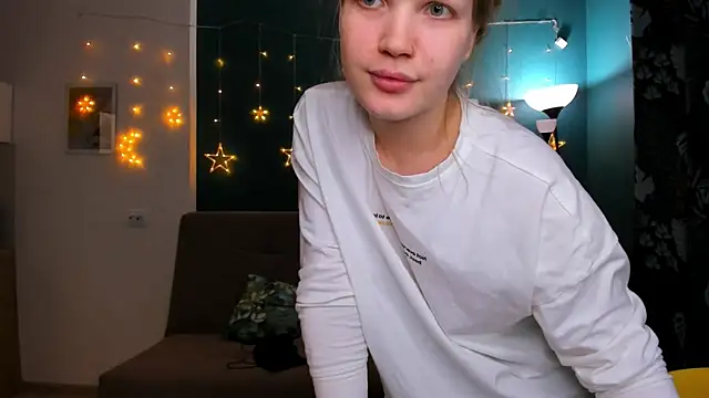 Snapshot of Xloe_Queen chatting on 02-25-25, 02:37 Xloe Queen online show from 02-25-25, 02:37