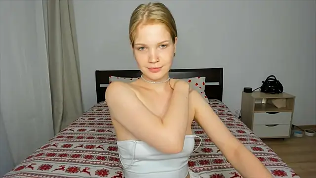 Snapshot of Xloe_Queen chatting on 06-03-26, 04:44 Xloe Queen online show from 06-03-26, 04:44