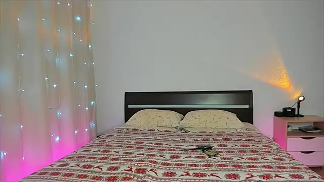 Xloe Queen online show from 12-19-25, 01:02