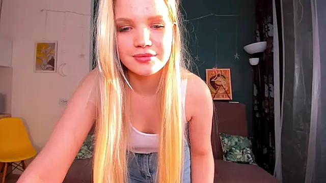 Snapshot of Xloe_Queen chatting on 03-16-25, 01:27 Xloe Queen online show from 03-16-25, 01:27