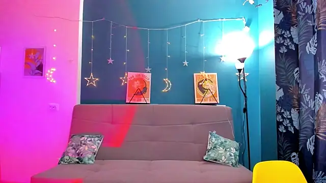 Snapshot of Xloe_Queen chatting on 02-15-25, 07:27 Xloe Queen online show from 02-15-25, 07:27