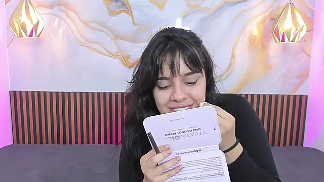 Snapshot of MelissaGilll chatting on 10-16-25, 07:33 MelissaGilll online show from 10-16-25, 07:33